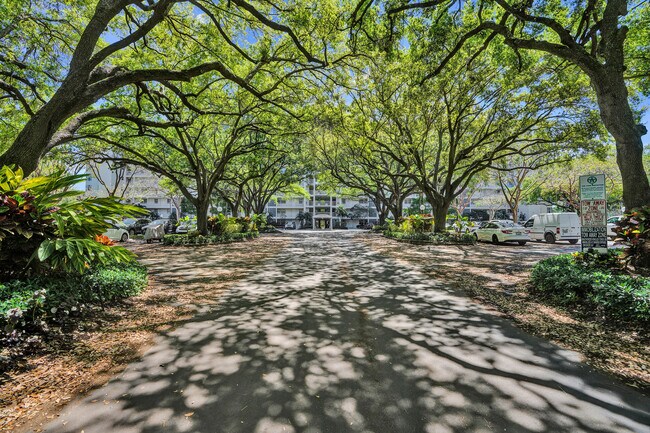 Building Photo - 3520 Oaks Way