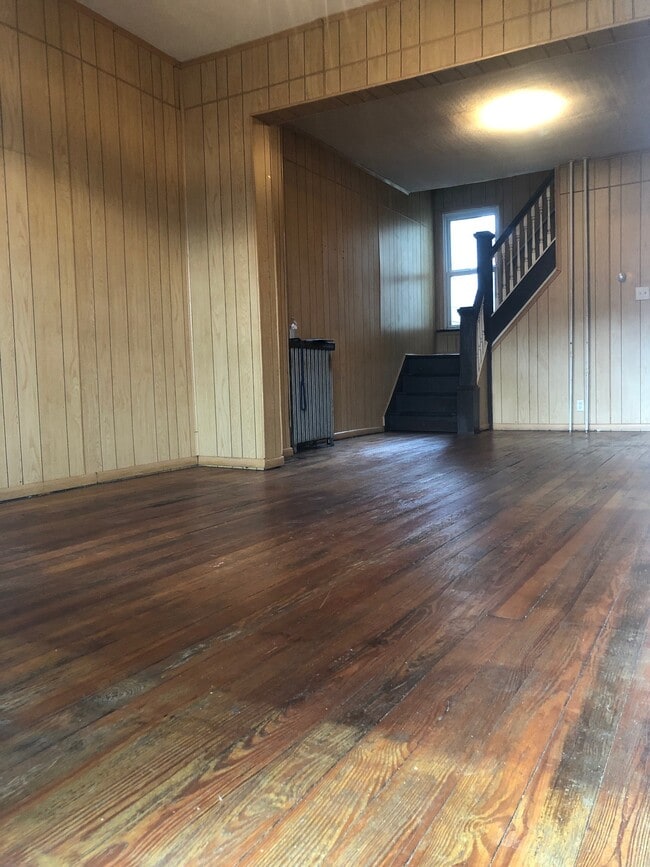 Building Photo - 1221 W Walnut St