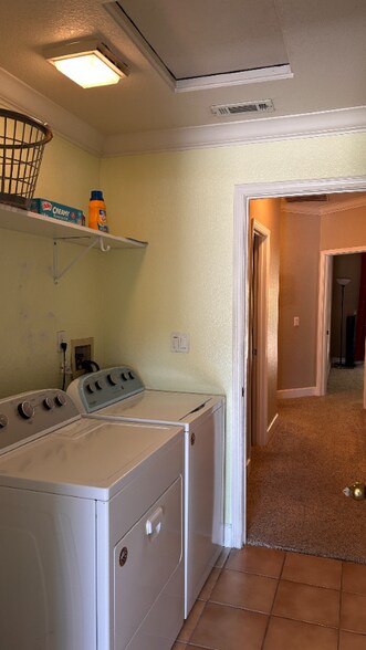 Building Photo - 2316 Reindeer Ct