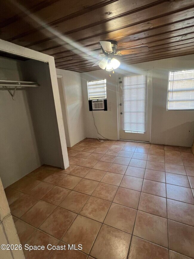 Building Photo - 441 Vickers St