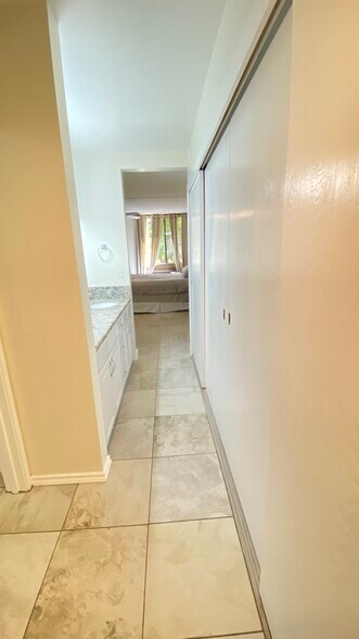 Primary Bath - 501 Hahaione St