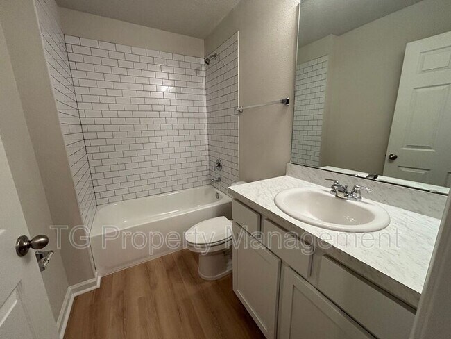 Building Photo - 2235 Orchard St