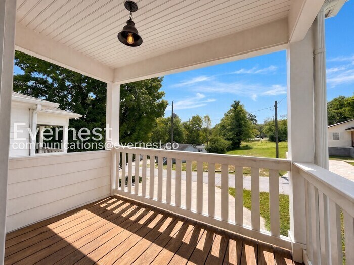 Building Photo - 4409B Providence Heights