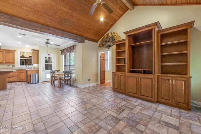 Building Photo - 403 Phoenix Dr