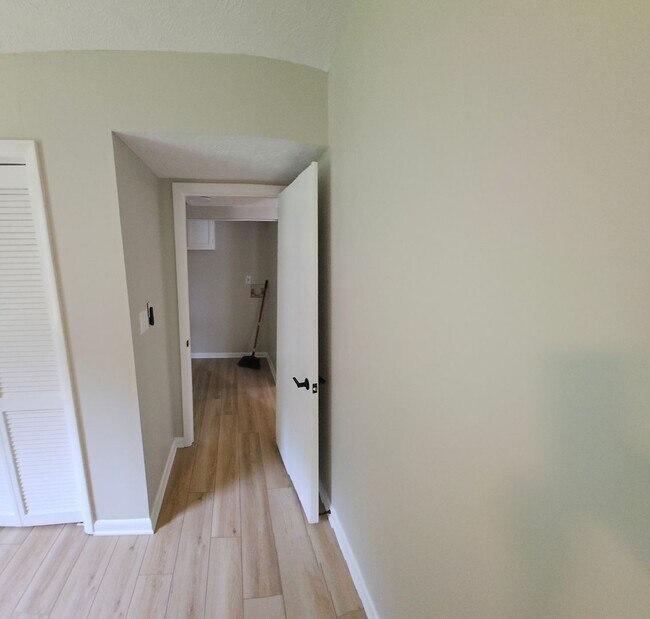 Building Photo - {MA3101}  COMPLETELY RENOVATED. Available ...