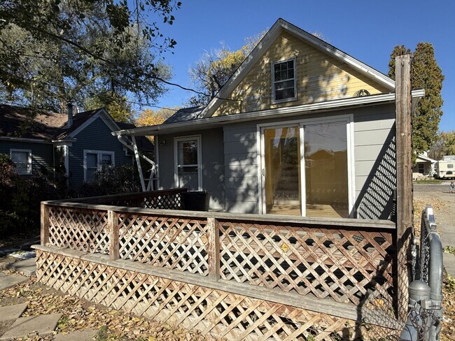 Building Photo - 326 Miles Ave