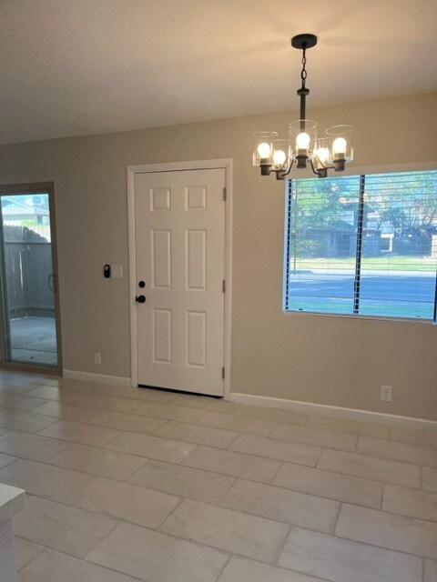 Building Photo - 286 W Palomino Dr