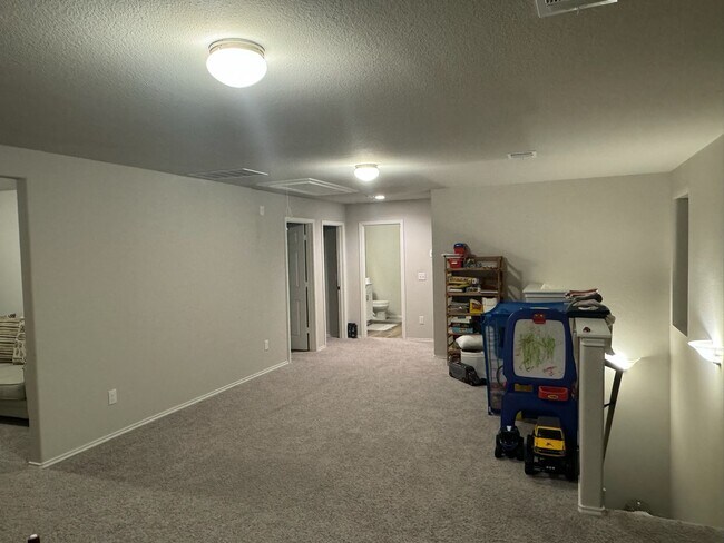 Building Photo - 4310 Stuebner Hl Dr