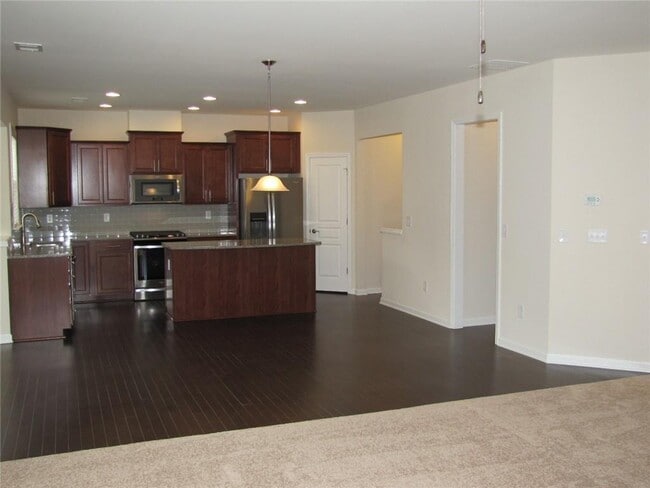 Building Photo - 462 Spring View Dr