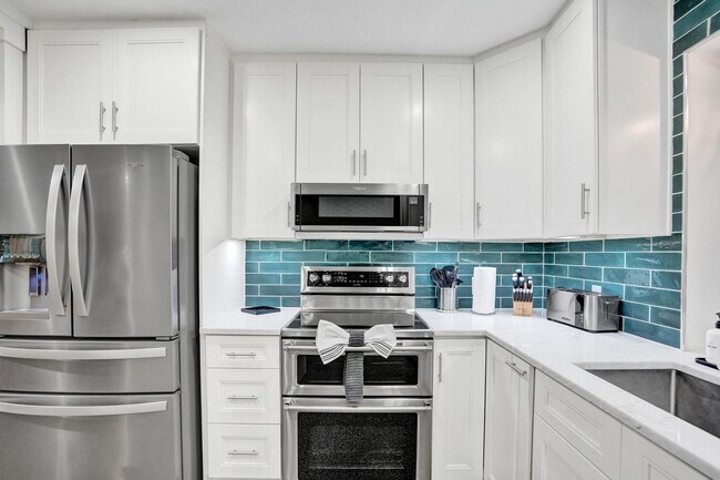 Building Photo - 2120 NE 53rd St