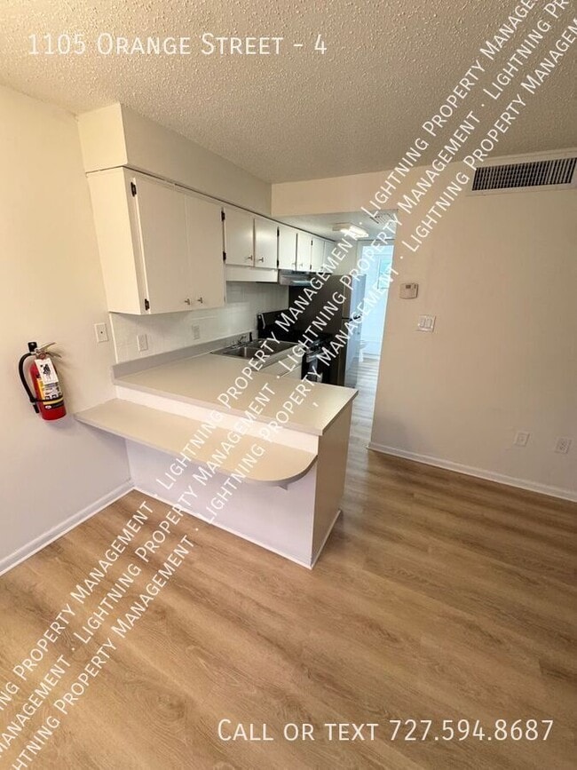 Building Photo - 1105 E Orange St