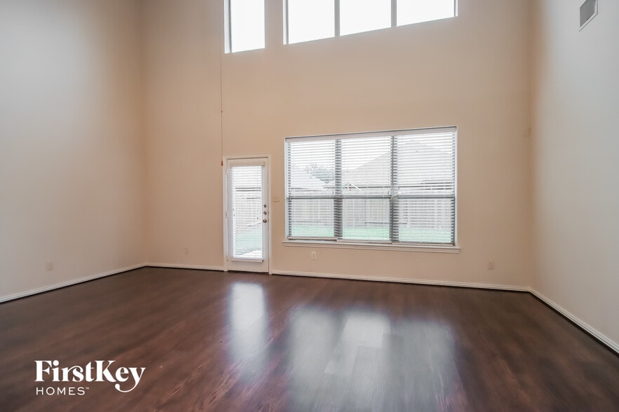 Building Photo - 21324 Kings Guild Ln