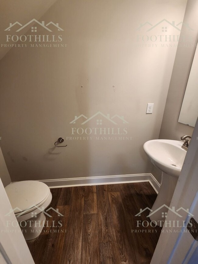 Building Photo - 104 David St