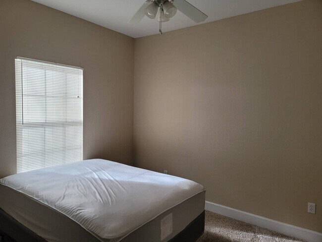 Building Photo - 7 6th Ave