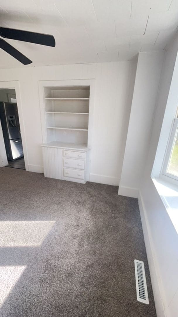 Building Photo - 4 Bedroom Single Family Home Available!