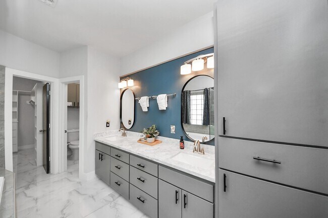Building Photo - 9715 Riddlewood Ln