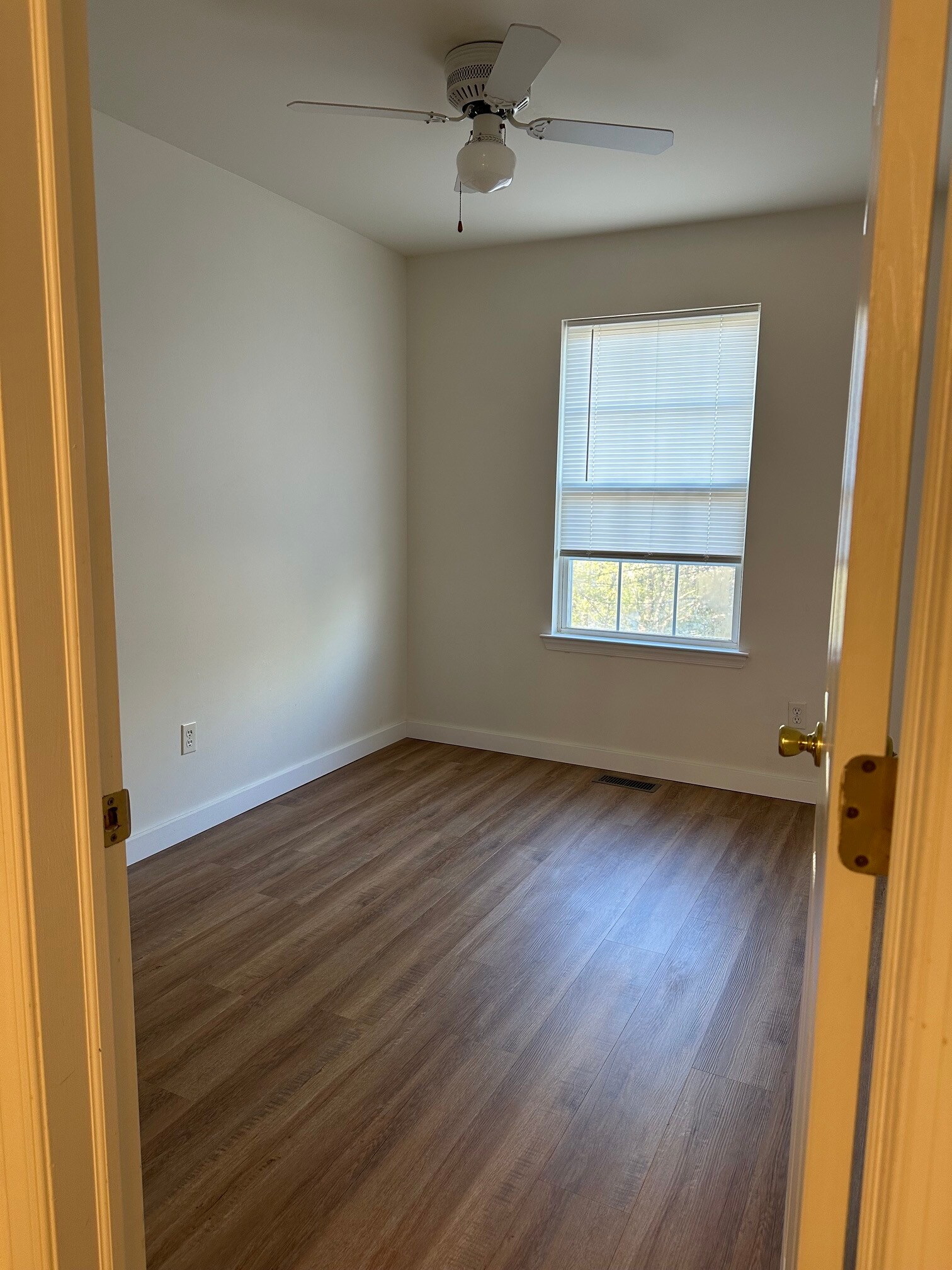 Building Photo - 517 Sally Ln