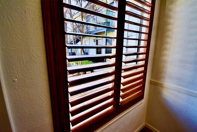 Building Photo - 4810 McKinney Ave