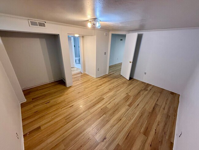 Building Photo - 3 Bedroom, 2 Bathroom in Candy Cane Lane Edition!