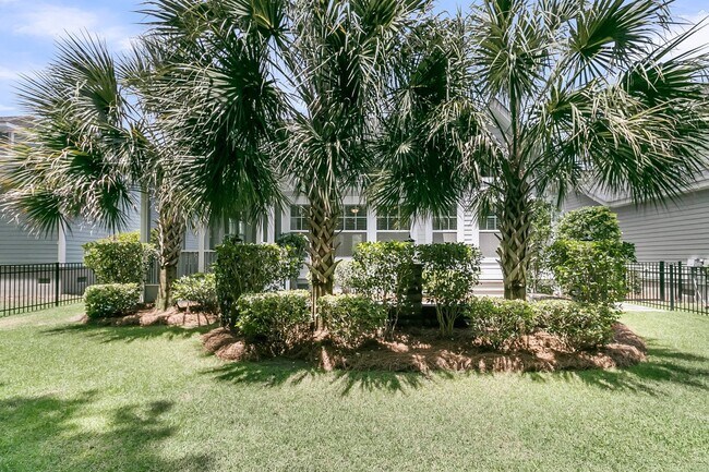 Building Photo - Newly Refreshed Single Story Home in Carol...