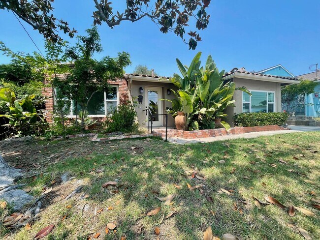Primary Photo - Fully Remodeled 4 Bedroom 2.5 Bathroom in ...