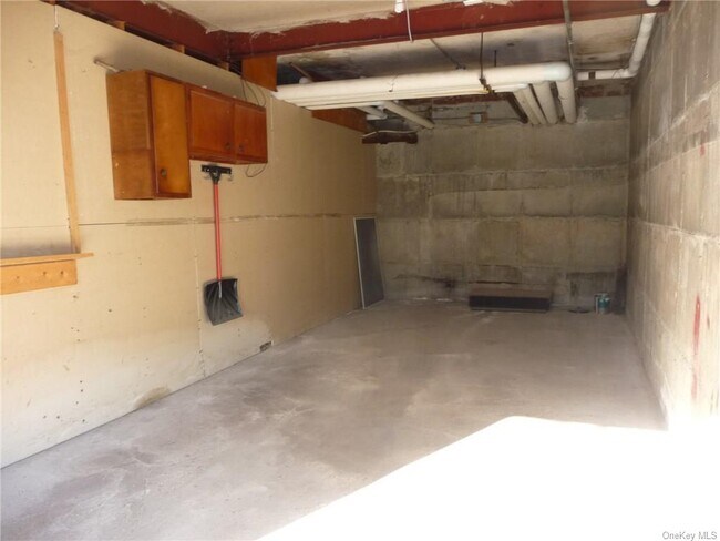 Building Photo - 580 Bedford Rd