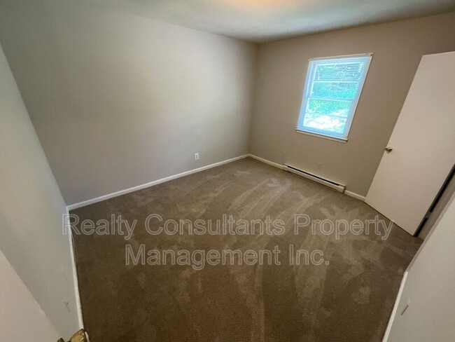 Building Photo - 113 Cox Ave