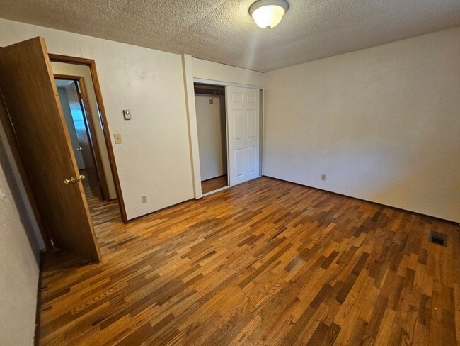 Building Photo - Home in Ideal Location with Large Backyard!