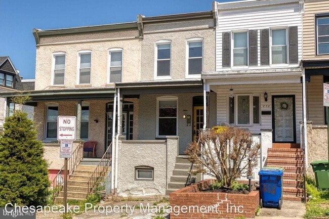 Primary Photo - 2 br, 2.5 bath House - 860 W. 33rd Street