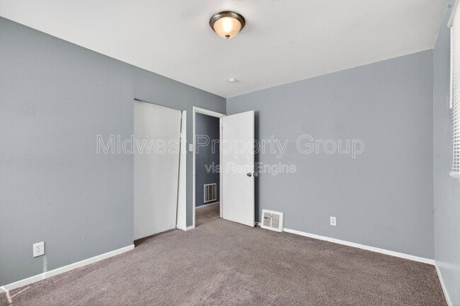 Building Photo - 409 Shepley Dr