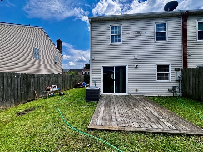 Building Photo - Beautiful Corner Lot Townhome in the heart...