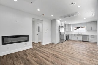 Building Photo - Modern 1BR in NoHo w/ Luxury European Finishes