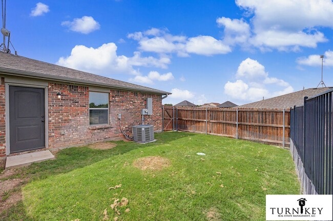 Building Photo - 138-140 Crossbow Ct