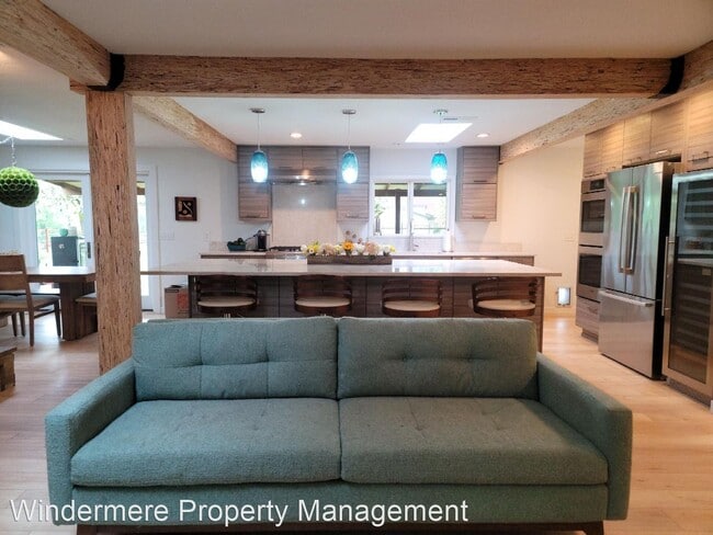 Building Photo - 3 br, 2.5 bath House - 3078 NE Lincoln Road
