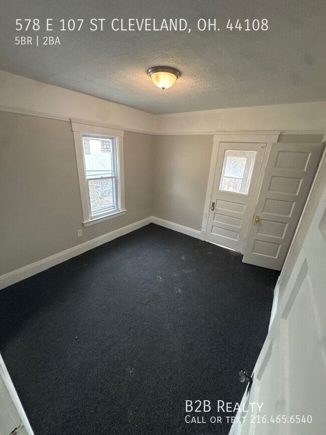 Building Photo - 578 E 107th St