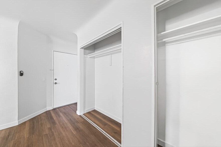 Building Photo - 636 Linden Ave