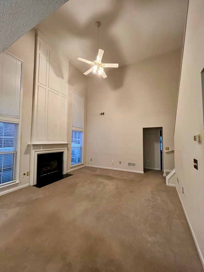 Building Photo - 1 E Okaloosa Way