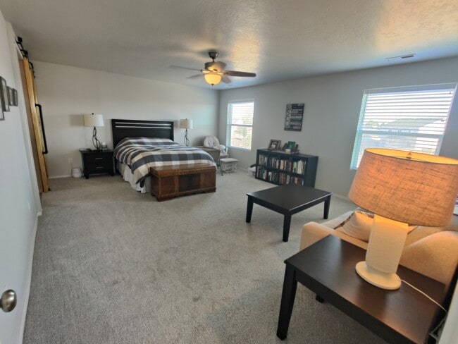 Building Photo - 1690 SW Gabar Ct