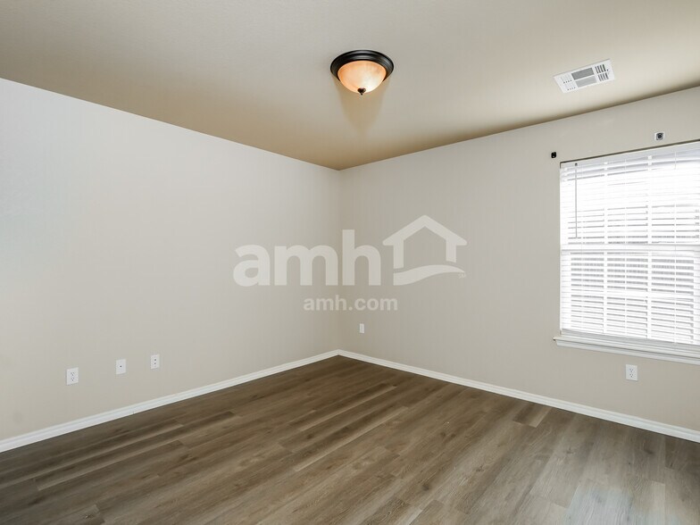 Building Photo - 4560 S 204th E Ave