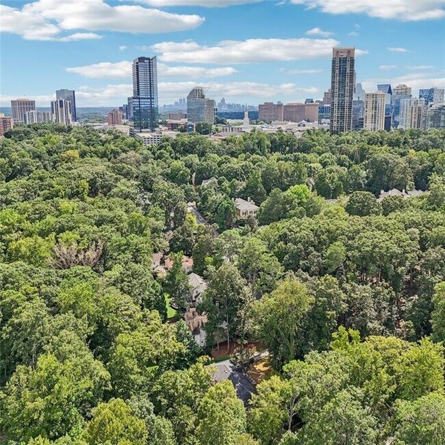 Building Photo - 3859 Peachtree Dunwoody Rd