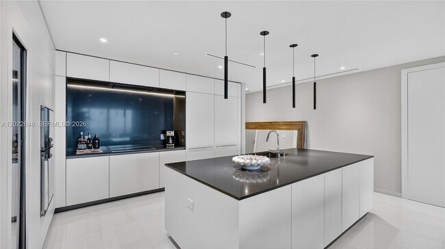 Building Photo - 300 Biscayne Blvd Way