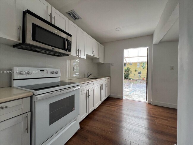 Primary Photo - 1334 SW 1st St