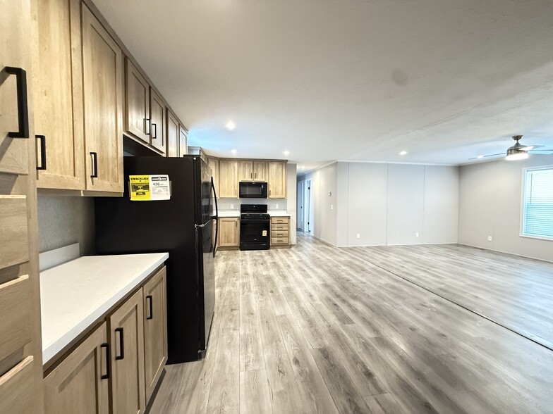 Building Photo - 29647 Erie Ct