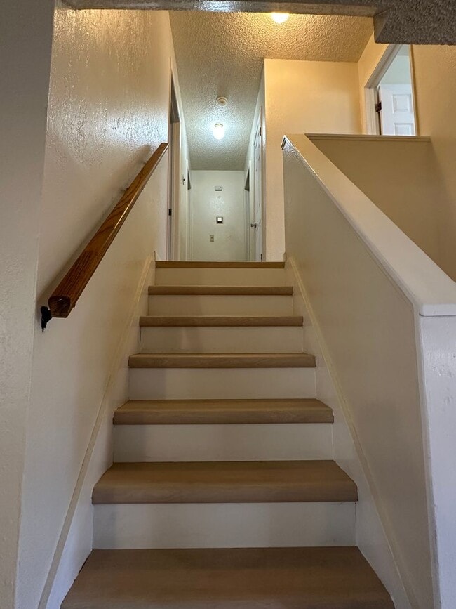 Building Photo - SPACIOUS MULTI-STORY 4 BEDROOM 2.5 BATHROOM HOME IN ANDERSON