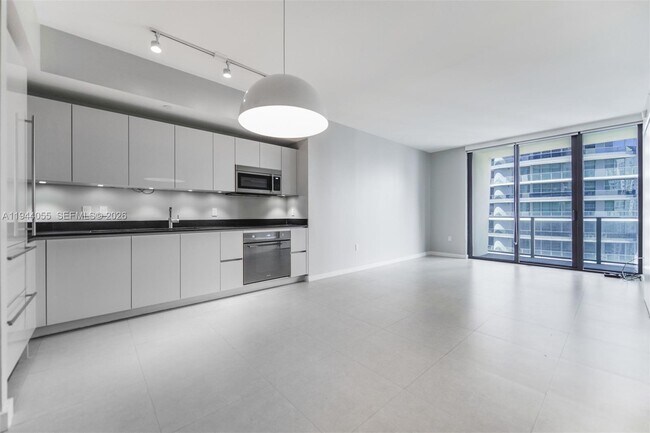 Building Photo - 1010 Brickell Ave