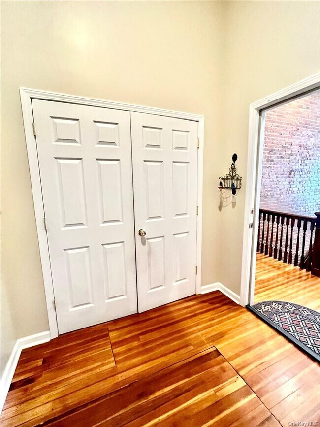 Building Photo - 4 E Main St