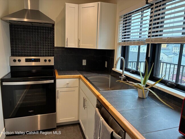 Building Photo - 217 State St