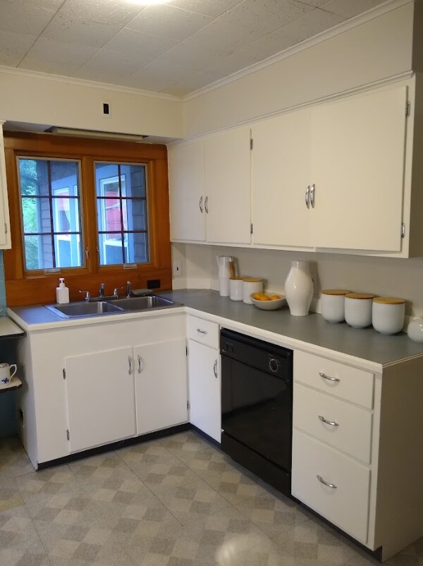 Building Photo - 323 Pelham Rd