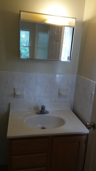Master Bedroom Bathroom Sink (Full Bathroom) - 286 Shaler Blvd