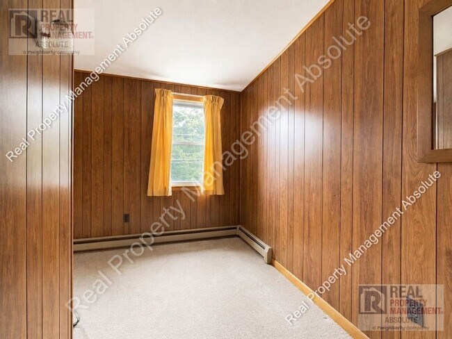 Building Photo - 324 Mammoth Rd